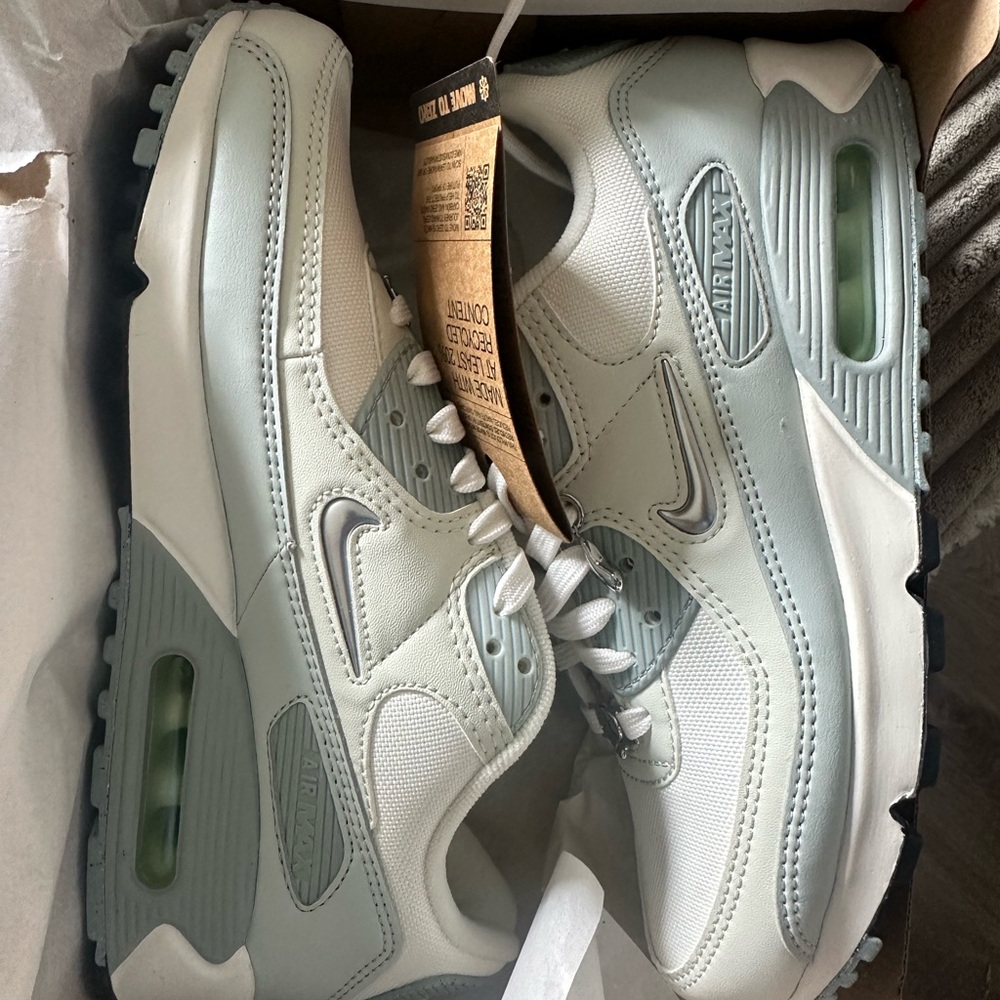 Nike Air Max 90 SE Molten Green (W 8.5)